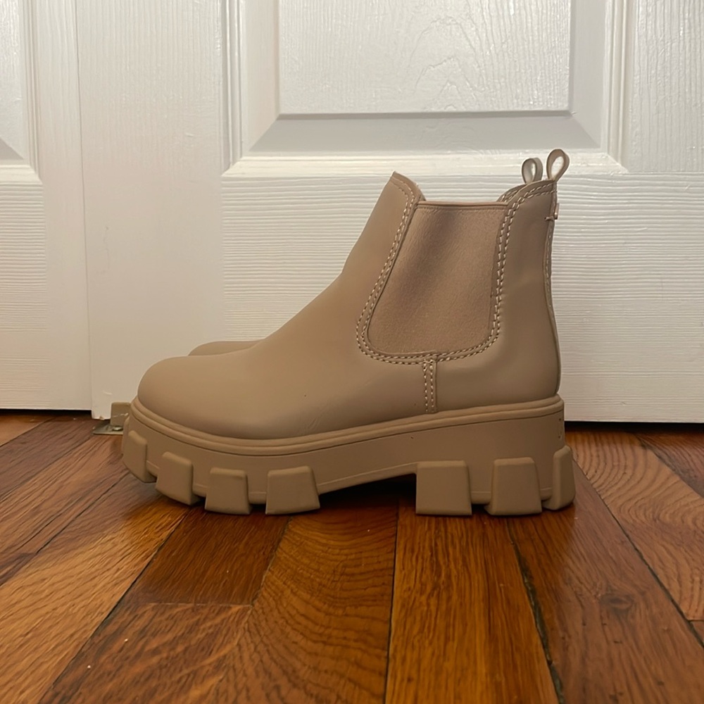 Circus NY by Sam Edelman Chelsea Boot - Tan/Sand - Size 7